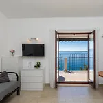 Апартаменты Family Friendly Seaside Nemira, Omis - 4277 Tice