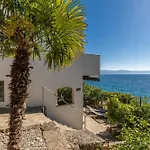 Family Friendly Seaside Nemira, Omis - 4277 Апартаменты