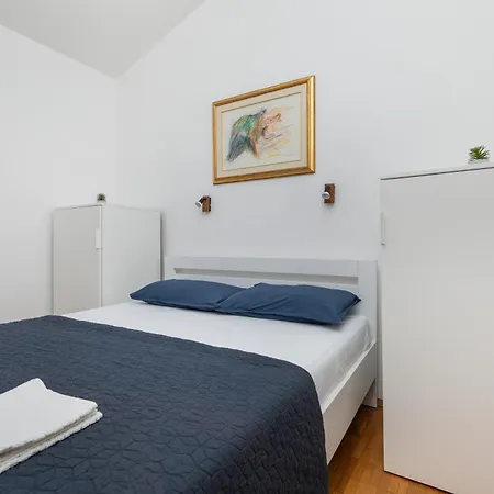 Family Friendly Seaside Nemira, Omis - 4277 Apartment Tice