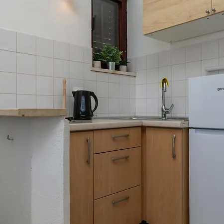 Family Friendly Seaside Nemira, Omis - 4277 Apartment Tice
