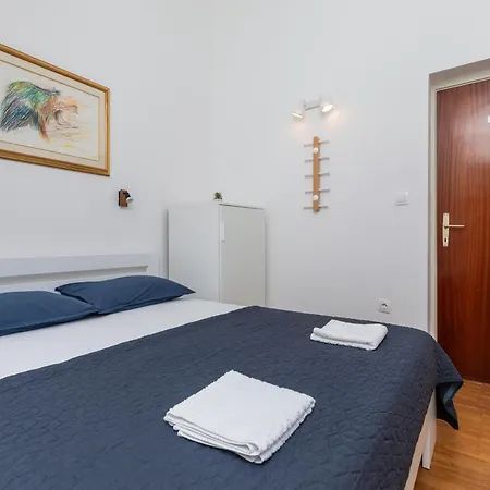 Апартаменты Family Friendly Seaside Nemira, Omis - 4277 Tice