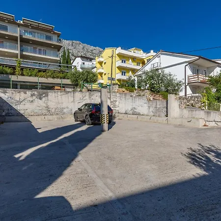 Family Friendly Seaside Nemira, Omis - 4277 Apartment *